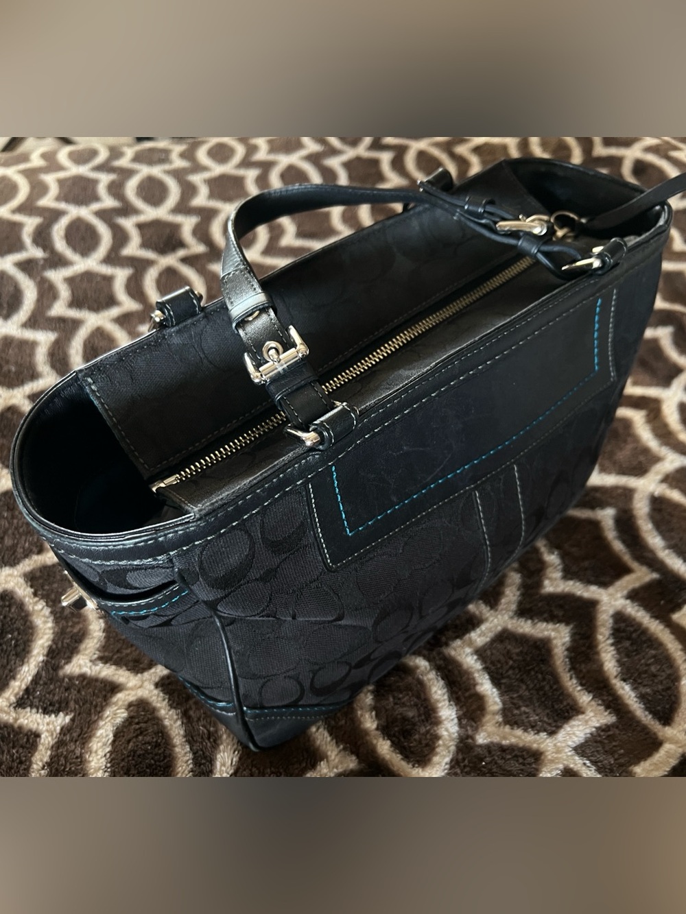 Coach Signature Gallery Vintage Tote - Medium Size - Picture 4 of 14